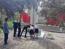 Возложение цветов к Обелиску Славы